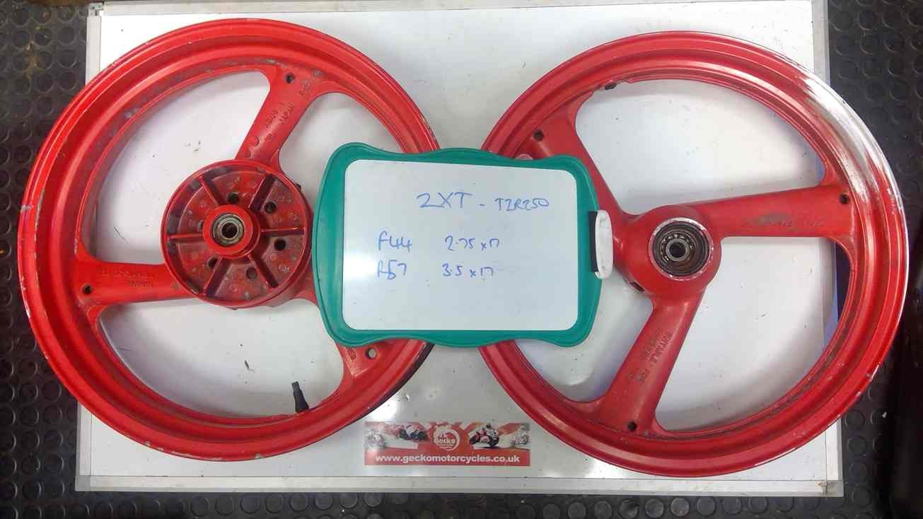 2XT Yamaha TZR250 wider front & rear wheels 2.75 / 3.5 x 17 F44 R57 Red