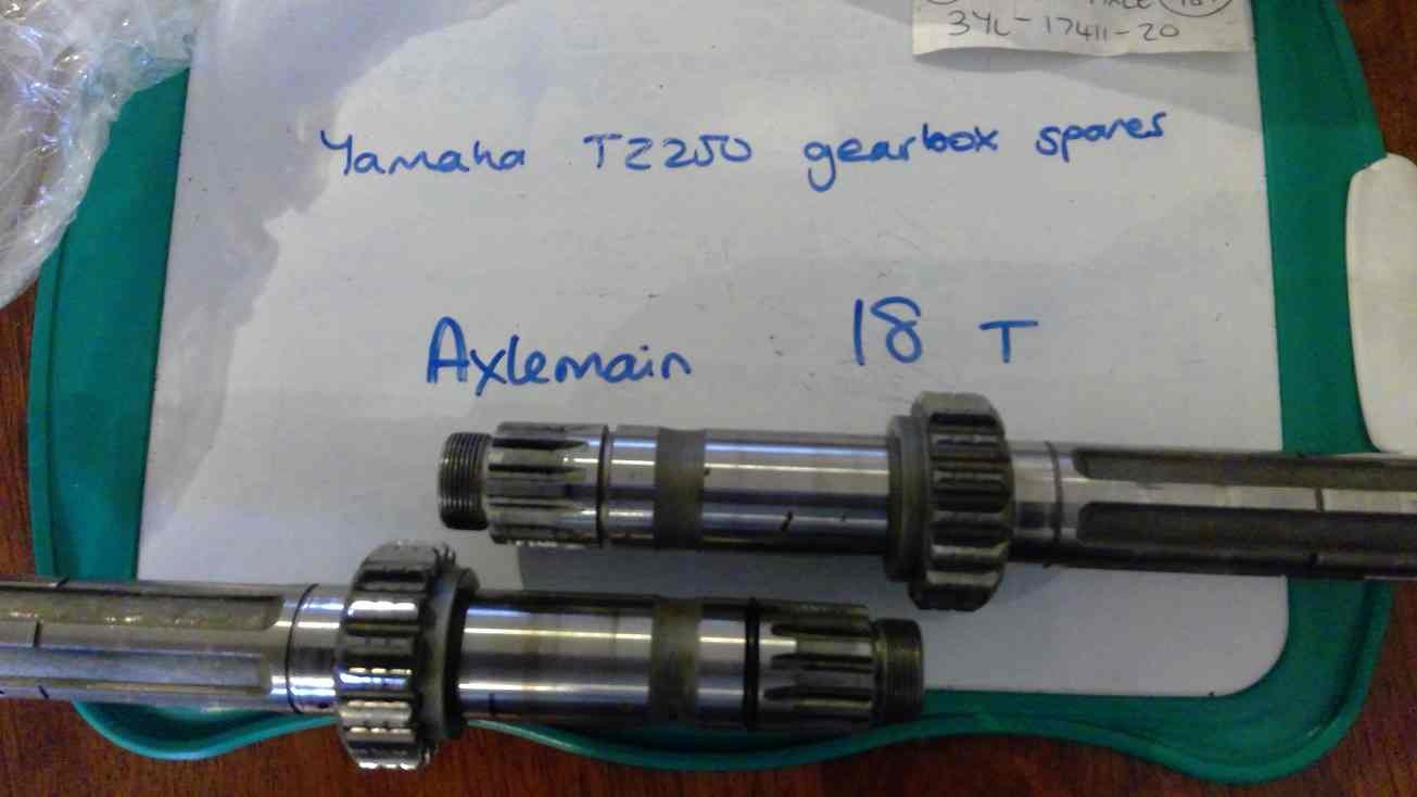 4DP Yamaha TZ250 axlemain shaft 18T