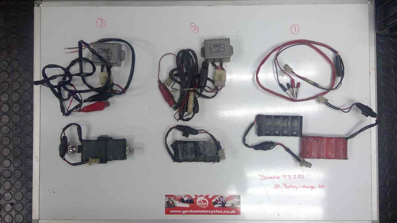 5F7 2KM Yamaha TZ250 battery and charger set
