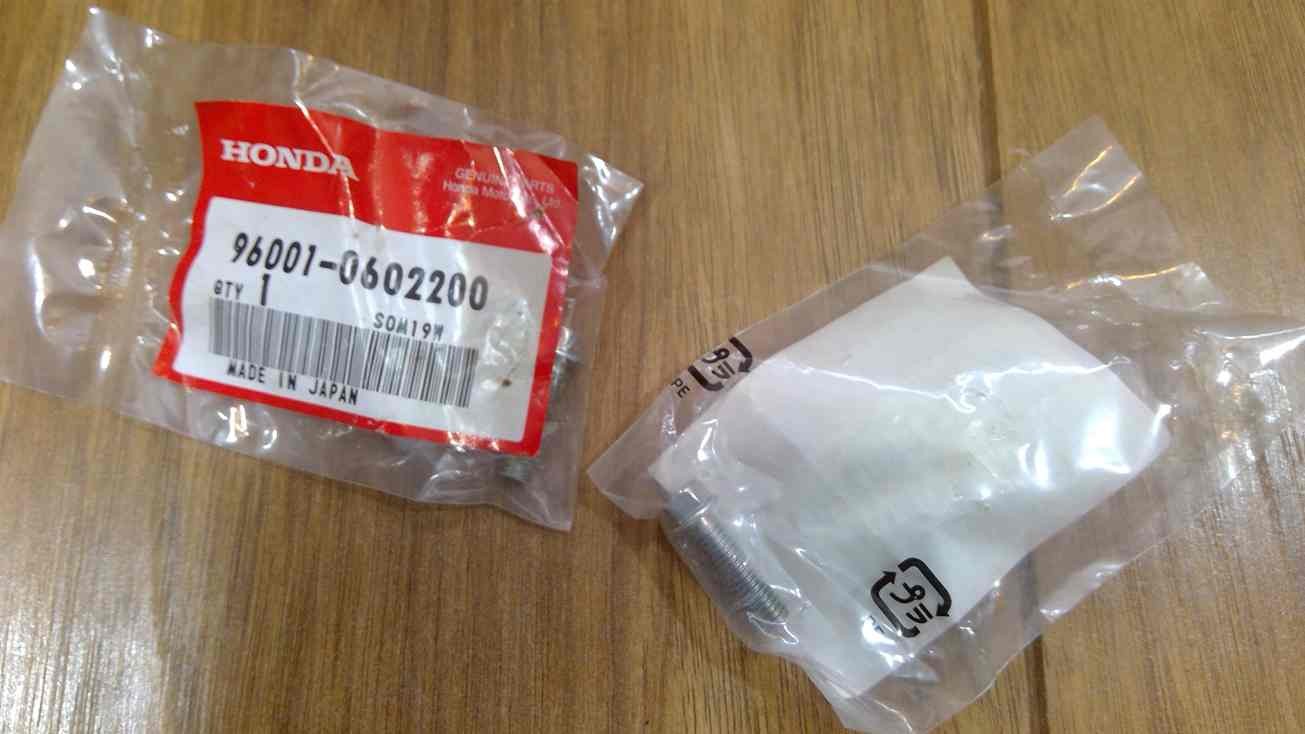 RC45 Honda RVF750 bolt 96001-0602200 (6x22)