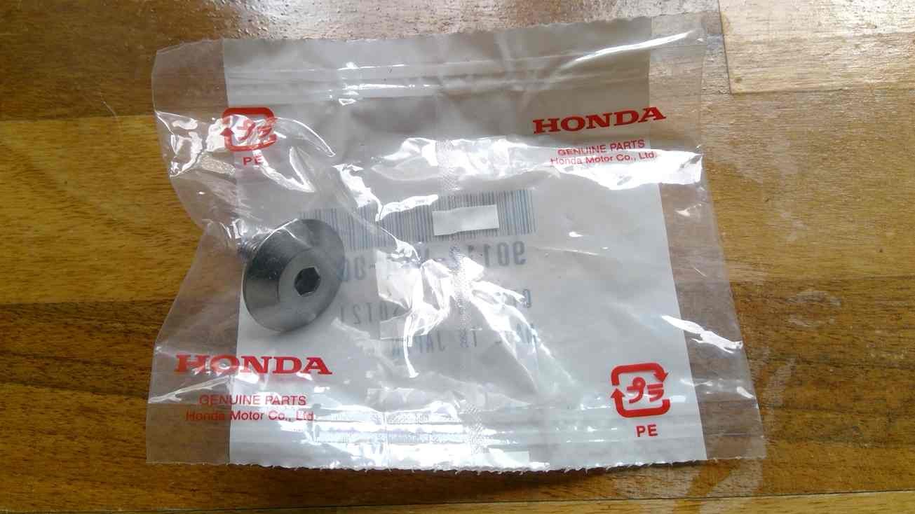 Honda fairing bolt 90112-MT4-000