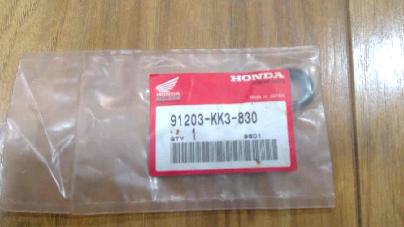 RC45 Honda RVF750 seal 91203-KK3-830