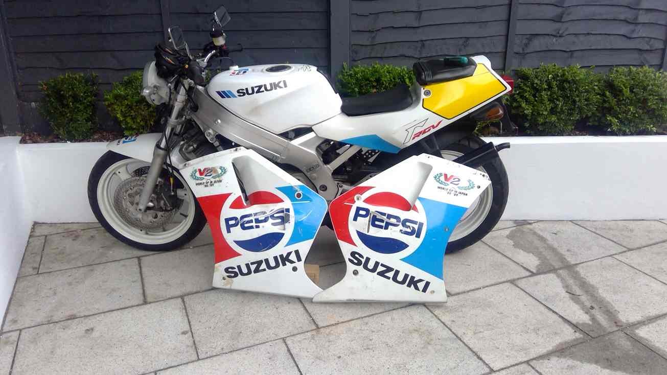 1988 Suzuki RGV250 VJ21A Pepsi Sport Production